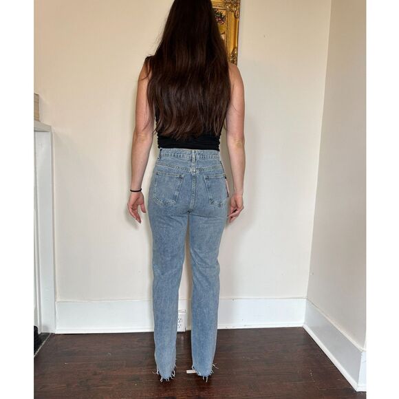 Pretty Little Thing Mid Blue Wash Straight Leg Raw Hem Jeans Size 6 NWT - Picture 3 of 6